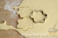 Фото приготовления рецепта: Медово-творожное печенье с орехами - шаг №9