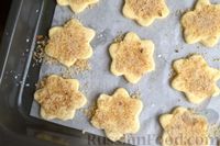 Фото приготовления рецепта: Медово-творожное печенье с орехами - шаг №13