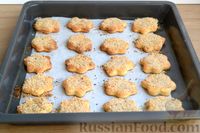 Фото приготовления рецепта: Медово-творожное печенье с орехами - шаг №14