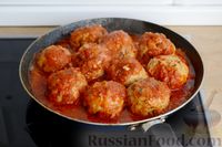 Фото приготовления рецепта: Мясные тефтели с грибами и брынзой, в томатном соусе - шаг №18