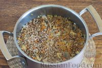 Фото приготовления рецепта: Гречка с грибами и консервированной фасолью - шаг №8
