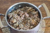 Фото приготовления рецепта: Гречка с грибами и консервированной фасолью - шаг №10