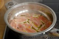 Фото приготовления рецепта: Куриное филе с консервированной кукурузой и сладким перцем, в соевом соусе - шаг №3
