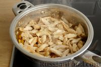 Фото приготовления рецепта: Куриное филе с консервированной кукурузой и сладким перцем, в соевом соусе - шаг №9