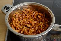 Фото приготовления рецепта: Куриное филе с консервированной кукурузой и сладким перцем, в соевом соусе - шаг №13