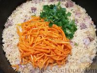 Фото приготовления рецепта: Рис со свининой и морковью по-корейски (на сковороде) - шаг №7