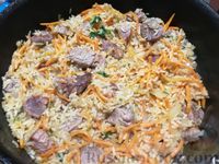 Фото приготовления рецепта: Рис со свининой и морковью по-корейски (на сковороде) - шаг №8