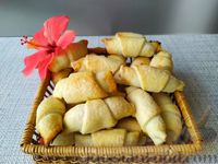 Фото приготовления рецепта: Пирожки с картошкой и квашеной капустой - шаг №15