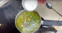 Фото приготовления рецепта: Овощной суп с шампиньонами, шпинатом и кокосовым молоком - шаг №10