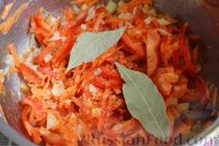 Фото приготовления рецепта: Томатный суп со стручковой фасолью и болгарским перцем - шаг №5