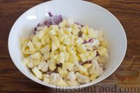 Фото приготовления рецепта: Цветная капуста с яблоком и луком, запечённая в духовке - шаг №4