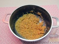 Фото приготовления рецепта: Пшеничная каша на яблочном соке, с корицей - шаг №2