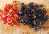 Фото приготовления рецепта: Солянка из квашеной капусты с черносливом - шаг №7