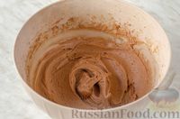 Фото приготовления рецепта: Шоколадно-творожный пирог - шаг №8