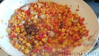 Фото приготовления рецепта: Коричневый рис с овощами и консервированной кукурузой - шаг №10