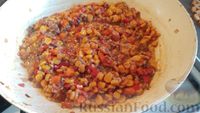 Фото приготовления рецепта: Коричневый рис с овощами и консервированной кукурузой - шаг №13