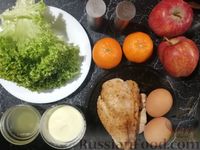 Фото приготовления рецепта: Салат с курицей, яблоками и мандаринами - шаг №5