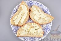 Фото приготовления рецепта: Яичница в хлебе, с фаршем и сыром (в духовке) - шаг №5