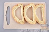 Фото приготовления рецепта: Яичница в хлебе, с фаршем и сыром (в духовке) - шаг №6