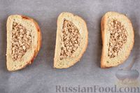 Фото приготовления рецепта: Яичница в хлебе, с фаршем и сыром (в духовке) - шаг №8