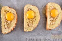 Фото приготовления рецепта: Яичница в хлебе, с фаршем и сыром (в духовке) - шаг №9