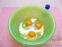 Фото приготовления рецепта: Куриный суп с лапшой и яичными блинчиками - шаг №5