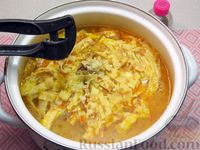 Фото приготовления рецепта: Куриный суп с лапшой и яичными блинчиками - шаг №17