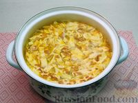 Фото приготовления рецепта: Куриный суп с лапшой и яичными блинчиками - шаг №18
