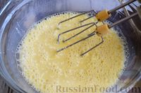 Фото приготовления рецепта: Дрожжевой пирог с грибами в яично-сметанной заливке - шаг №4