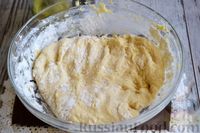 Фото приготовления рецепта: Дрожжевой пирог с грибами в яично-сметанной заливке - шаг №13