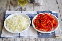 Фото приготовления рецепта: Кролик, тушенный в томатно-сметанном соусе, со сладким перцем - шаг №5