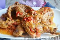 Фото приготовления рецепта: Кролик, тушенный в томатно-сметанном соусе, со сладким перцем - шаг №14
