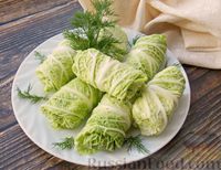 Фото к рецепту: Рулетики из пекинской капусты с творогом, чесноком и зеленью