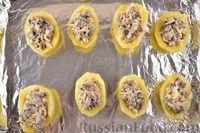 Фото приготовления рецепта: Картофельные "лодочки" с сырно-грибной начинкой (в духовке) - шаг №17