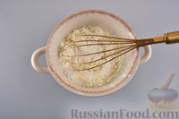 Фото приготовления рецепта: Заливной пирог с сосисками (на сковороде) - шаг №4