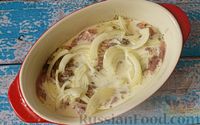 Фото приготовления рецепта: Индейка, запечённая с картошкой, грибами и помидорами, по-французски - шаг №6