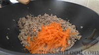 Фото приготовления рецепта: Рулет из лаваша с мясным фаршем, капустой и морковью - шаг №4