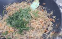 Фото приготовления рецепта: Рулет из лаваша с мясным фаршем, капустой и морковью - шаг №6