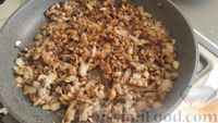 Фото приготовления рецепта: Оладьи из зелёной гречки с грибами и луком - шаг №6