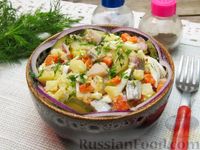 Фото приготовления рецепта: Салат из сельди с картофелем, морковью и маринованными огурцами - шаг №15