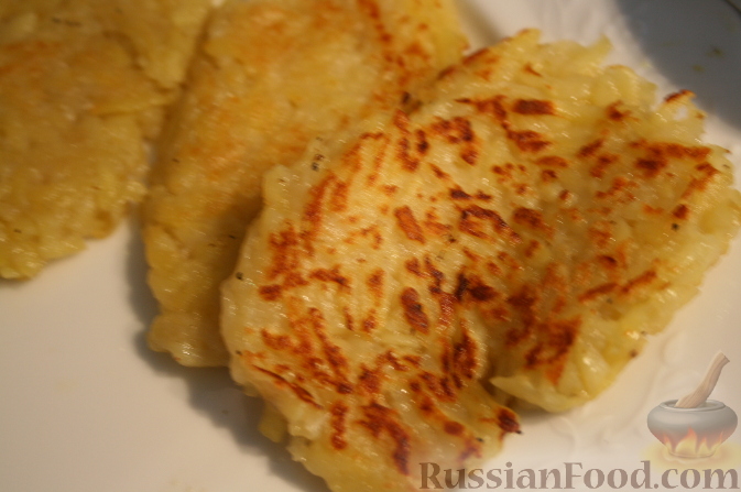Большой картофельный драник с сыром (на сковороде)