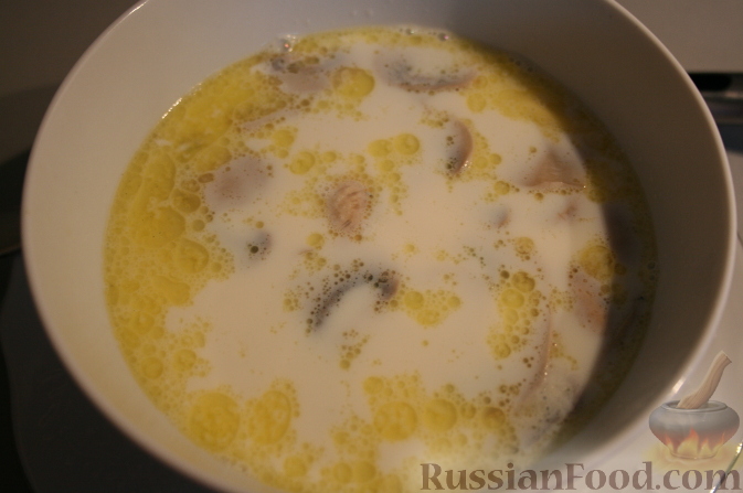 Суп из белых грибов на молоке