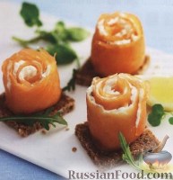 Фото к рецепту: Копченая семга со сливочным сыром
