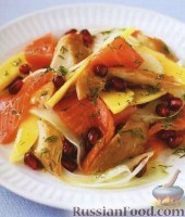 Фото к рецепту: Салат из копченой рыбы, фенхеля и манго