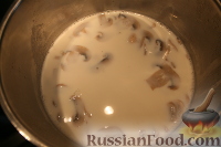 Фото приготовления рецепта: Молочный суп с грибами - шаг №4