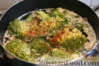 Фото приготовления рецепта: Суп-пюре с брокколи и курицей - шаг №4