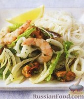 Фото к рецепту: Салат из морепродуктов и фенхеля