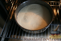 Фото приготовления рецепта: Кефирный торт с ягодами - шаг №3