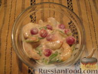 Фото приготовления рецепта: Креветки с красной смородиной - шаг №8