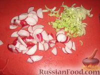 Фото приготовления рецепта: Салат с треской - шаг №4
